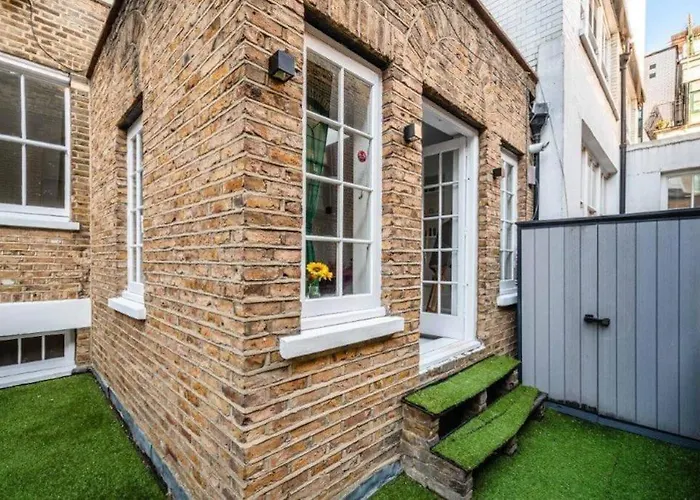 Liverpool Street Apartment